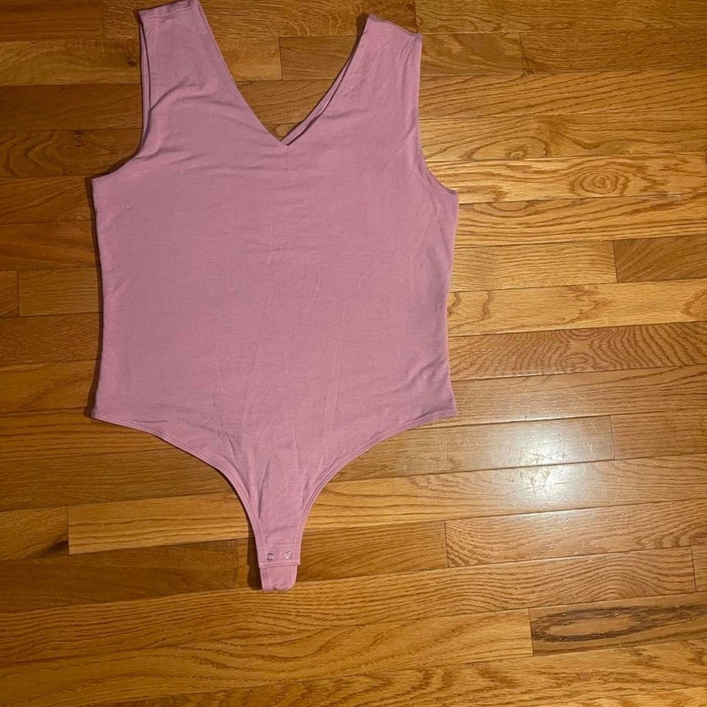 ON Core Bodysuit Mauve Pink V-Neck Sleeveless Snap Closure Large 100181463MS
